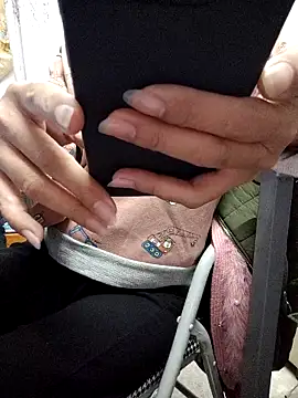 Haralushiaaa online show from 11-28-25, 01:03