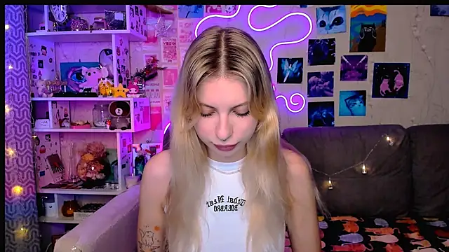 Maria Hunt online show from 12-21-24, 03:03