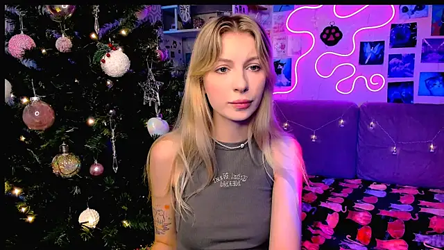 Maria Hunt online show from 12-24-24, 02:54