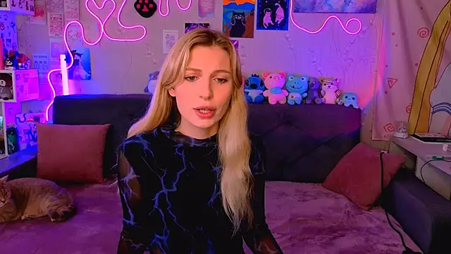 Maria Hunt online show from 09-18-25, 04:47