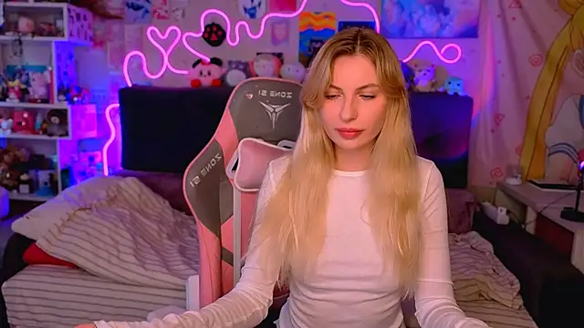 Maria Hunt online show from 10-15-25, 05:29