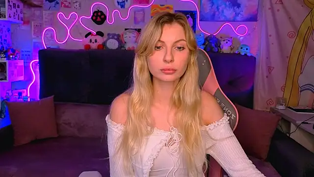 Maria Hunt online show from 10-16-25, 04:57