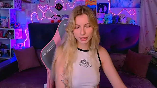 Maria Hunt online show from 10-17-25, 03:42