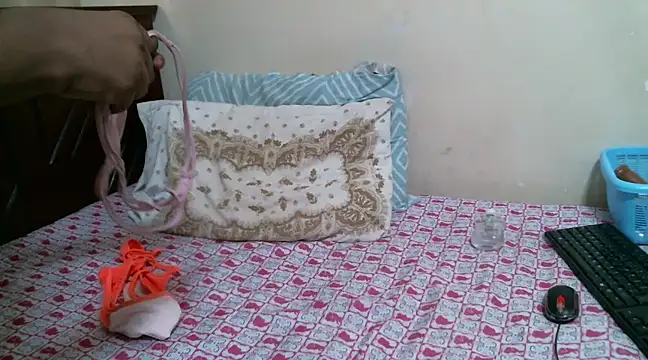 Snapshot of glam_mish chatting on 03-21-25, 02:40 glam mish online show from 03-21-25, 02:40