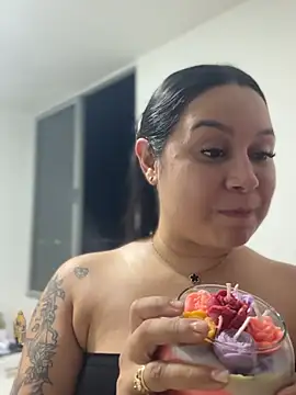 Pretty Isadora online show from 05-14-26, 12:50