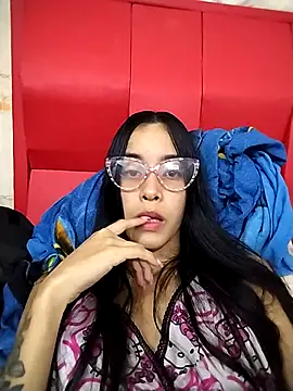 Snapshot of The-quee22 chatting on 09-09-25, 12:32 The-quee22 online show from 09-09-25, 12:32