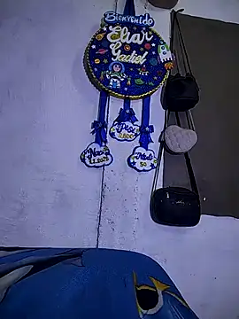 Snapshot of The-quee22 chatting on 10-24-25, 09:00 The-quee22 online show from 10-24-25, 09:00