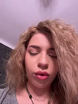 Snapshot of maddisonblush chatting on 05-05-26, 05:43 maddisonblush online show from 05-05-26, 05:43
