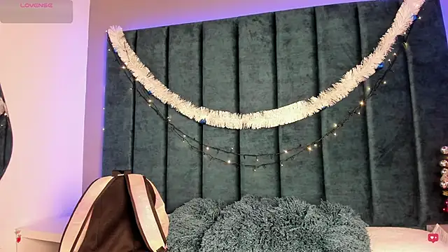 IsabellaGrey19 online show from 12-18-25, 07:20