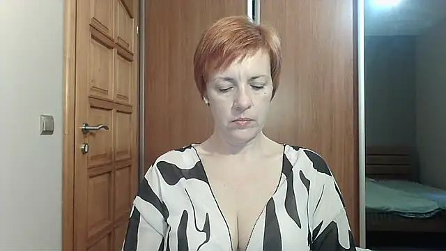 Snapshot of LoraLoraMay chatting on 05-19-26, 06:14 LoraLoraMay online show from 05-19-26, 06:14