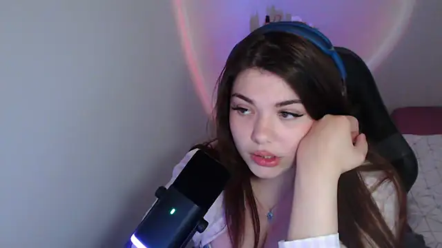 helengilmor online show from 04-25-26, 03:20