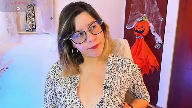 Chanelll Taylorr  online show from 10-27-25, 11:58