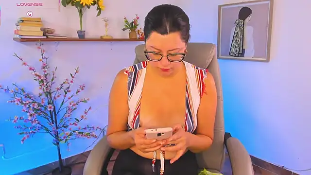 Chanelll Taylorr  online show from 04-26-26, 02:04