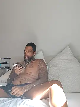 Snapshot of 3prettyboy3 chatting on 11-13-25, 08:19 3prettyboy3 online show from 11-13-25, 08:19