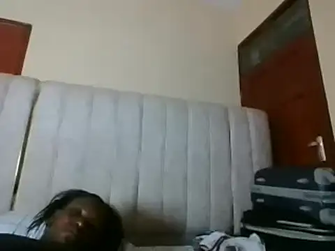 Snapshot of awino001 chatting on 01-09-25, 01:18 awino001 online show from 01-09-25, 01:18