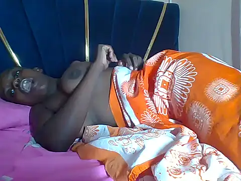 Snapshot of awino001 chatting on 10-22-25, 06:18 awino001 online show from 10-22-25, 06:18