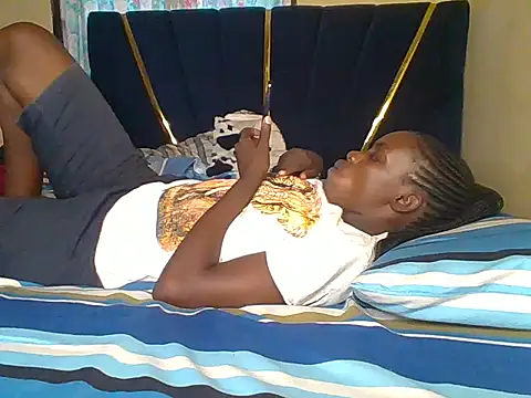 awino001 online show from 04-28-26, 03:44