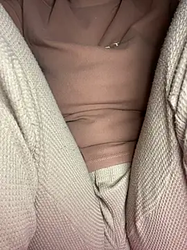 Snapshot of Milk_Mom99 chatting on 12-28-24, 06:28 Milk Mom99 online show from 12-28-24, 06:28