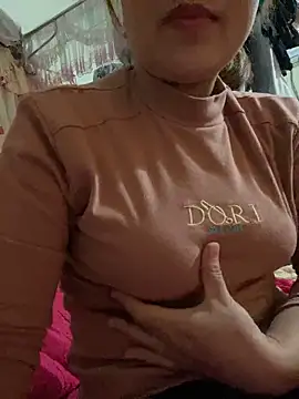 Snapshot of Milk_Mom99 chatting on 01-10-25, 03:50 Milk Mom99 online show from 01-10-25, 03:50