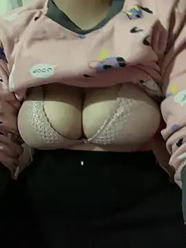 Snapshot of Milk_Mom99 chatting on 02-28-25, 02:20 Milk Mom99 online show from 02-28-25, 02:20