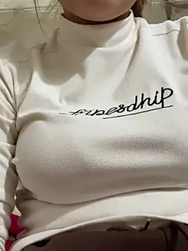 Snapshot of Milk_Mom99 chatting on 03-21-25, 11:01 Milk Mom99 online show from 03-21-25, 11:01