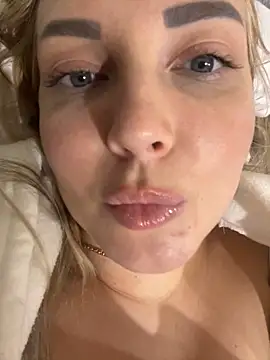 Snapshot of Aleksandrakis chatting on 02-04-25, 08:49 Aleksandrakis online show from 02-04-25, 08:49