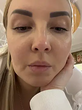 Snapshot of Aleksandrakis chatting on 02-06-25, 04:36 Aleksandrakis online show from 02-06-25, 04:36