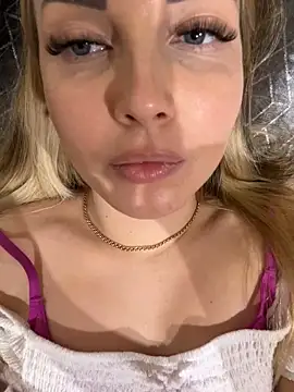 Snapshot of Aleksandrakis chatting on 02-28-25, 02:53 Aleksandrakis online show from 02-28-25, 02:53