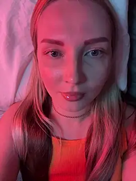 Snapshot of Aleksandrakis chatting on 10-22-25, 06:51 Aleksandrakis online show from 10-22-25, 06:51