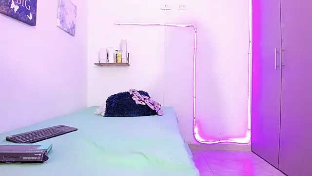 Snapshot of Kim_Baker1 chatting on 01-28-25, 07:32 Kim Baker1 online show from 01-28-25, 07:32