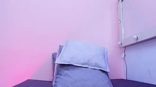 Snapshot of kendal_rossi chatting on 09-14-25, 12:04 kendal rossi online show from 09-14-25, 12:04