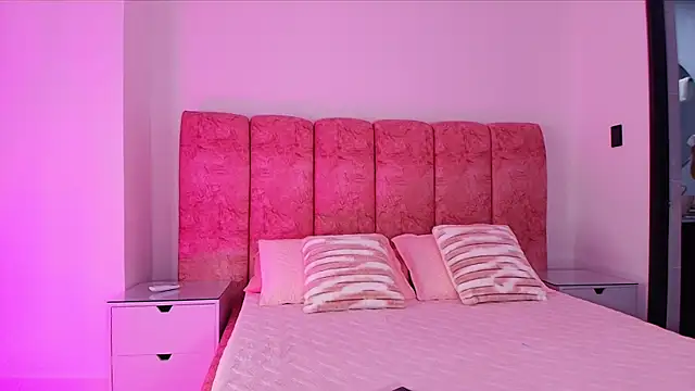 Snapshot of kendal_rossi chatting on 11-18-25, 12:09 kendal rossi online show from 11-18-25, 12:09