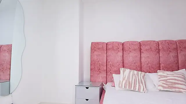 Snapshot of kendal_rossi chatting on 11-28-25, 12:08 kendal rossi online show from 11-28-25, 12:08