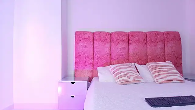 Snapshot of kendal_rossi chatting on 12-05-25, 12:03 kendal rossi online show from 12-05-25, 12:03