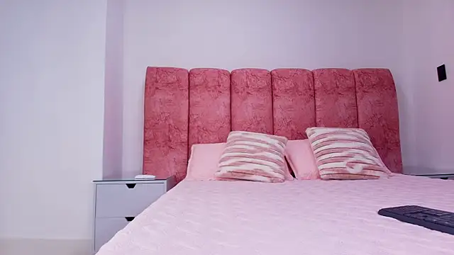 Snapshot of kendal_rossi chatting on 12-15-25, 11:58 kendal rossi online show from 12-15-25, 11:58