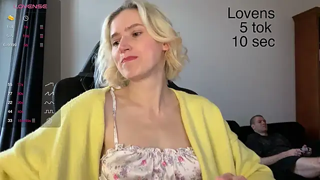 Snapshot of Sexy_Sweets chatting on 10-22-25, 07:41 Sexy Sweets online show from 10-22-25, 07:41