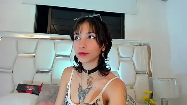 Snapshot of Naomi-Haruno chatting on 02-06-25, 08:18 Naomi-Haruno online show from 02-06-25, 08:18