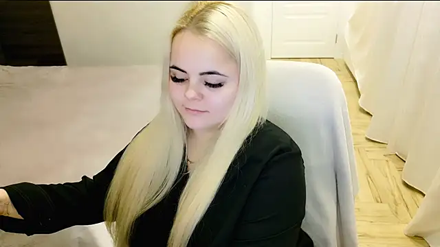 lovely-eyes online show from 01-22-25, 02:48