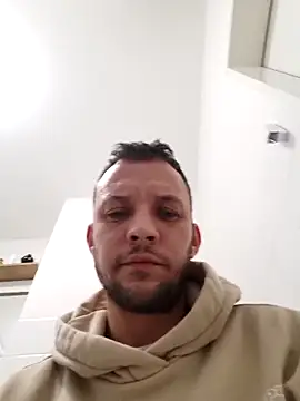 Snapshot of Chriso0007 chatting on 10-17-25, 01:42 Chriso0007 online show from 10-17-25, 01:42