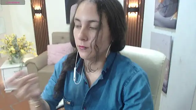 Snapshot of xlunna chatting on 10-22-25, 08:19 xlunna online show from 10-22-25, 08:19