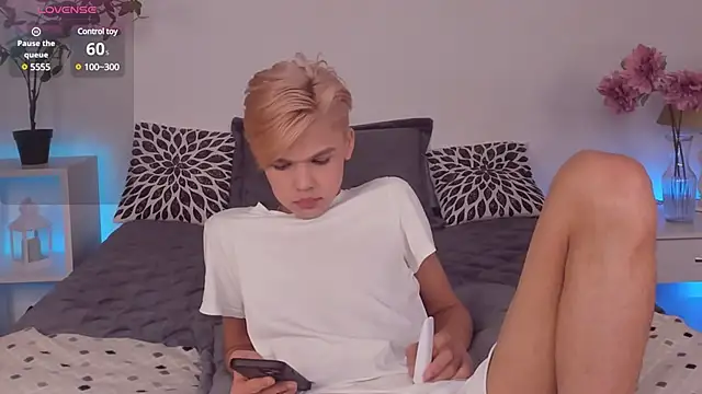 Felix Rey online show from 02-04-25, 01:23