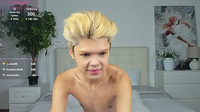 Felix Rey online show from 03-10-25, 01:45