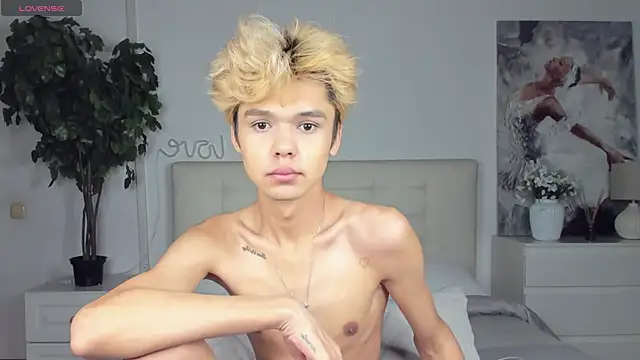 Felix Rey online show from 09-18-25, 01:24