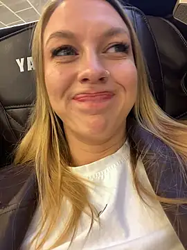 Sweet   Emily online show from 10-17-25, 01:14