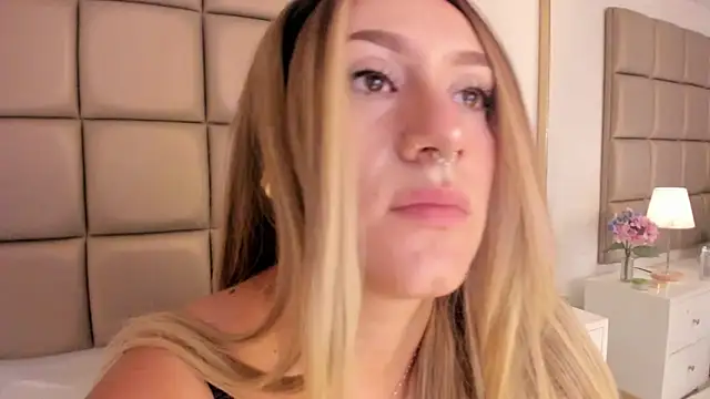 Snapshot of Emily_robertss chatting on 02-28-25, 09:36 Emily robertss online show from 02-28-25, 09:36