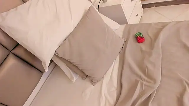 Snapshot of Emily_robertss chatting on 03-13-25, 05:54 Emily robertss online show from 03-13-25, 05:54