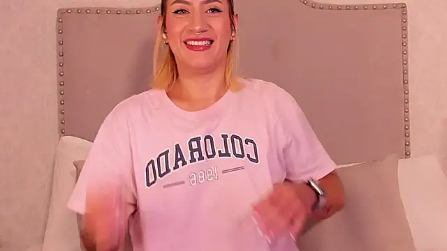 Snapshot of Emily_robertss chatting on 09-18-25, 03:30 Emily robertss online show from 09-18-25, 03:30