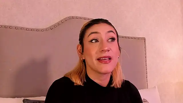 Snapshot of Emily_robertss chatting on 09-29-25, 03:11 Emily robertss online show from 09-29-25, 03:11