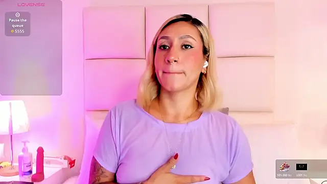 Snapshot of Emily_robertss chatting on 01-06-26, 07:39 Emily robertss online show from 01-06-26, 07:39