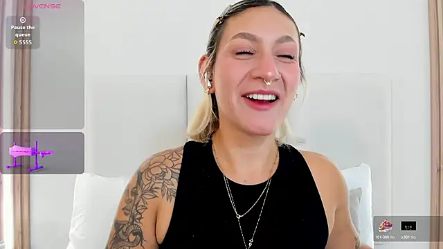 Snapshot of Emily_robertss chatting on 02-02-26, 07:23 Emily robertss online show from 02-02-26, 07:23